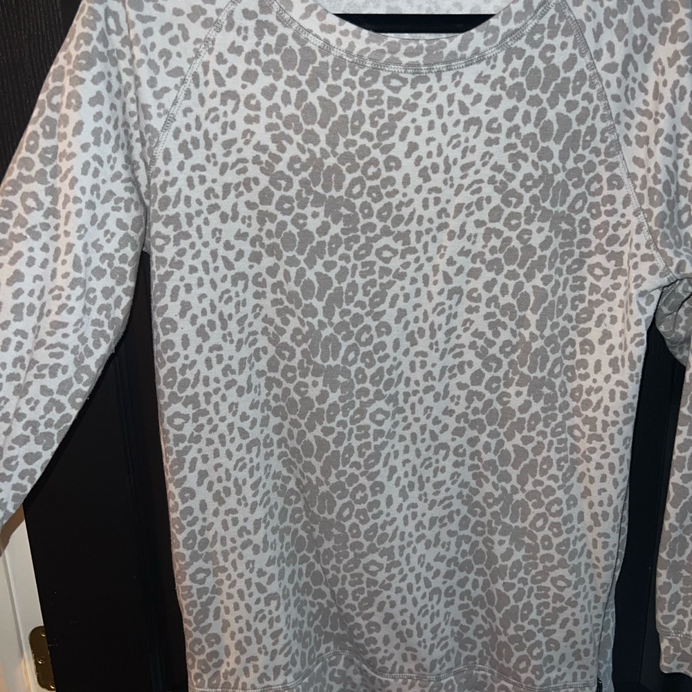 Stella & Dot Gray Patterned Top